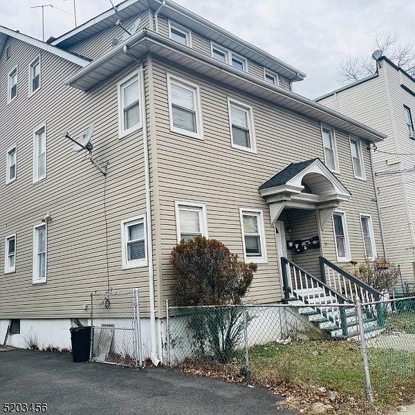 1st image of 23 Cleremont Ave Floor 3