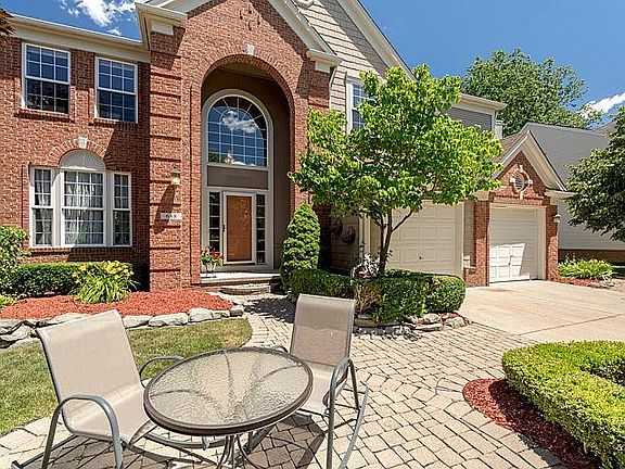 3rd image of 688 Hidden Creek Dr