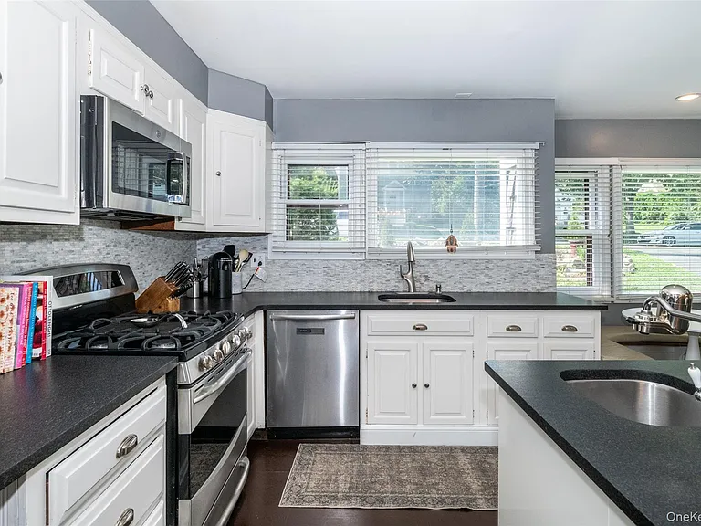 17 Edgewood Ave — Photo 4