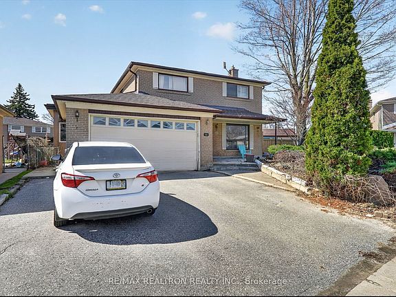 2nd image of 20 Ivy Green Cres