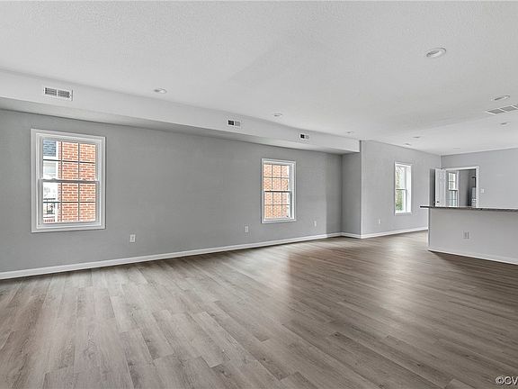 5th image of 736 Halifax St