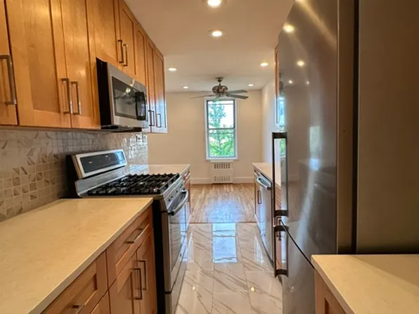 3510 150th St APT 4H, Flushing, NY 11354