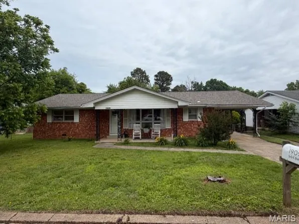 1905 Seifert Dr, Poplar Bluff, MO 63901