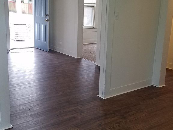 3rd image of 108 Oak St
