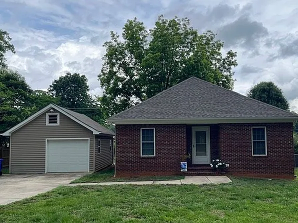 204 W Carr St, Mebane, NC 27302