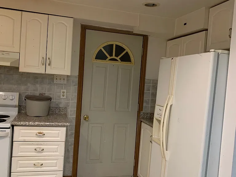 6079 Tillsdown Dr — Photo 1