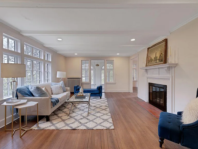 60 Maple Ave — Photo 2