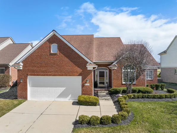 61268 Wedgewood Dr, Washington, MI 48094