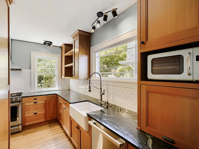 1522 E Howe St — Photo 10