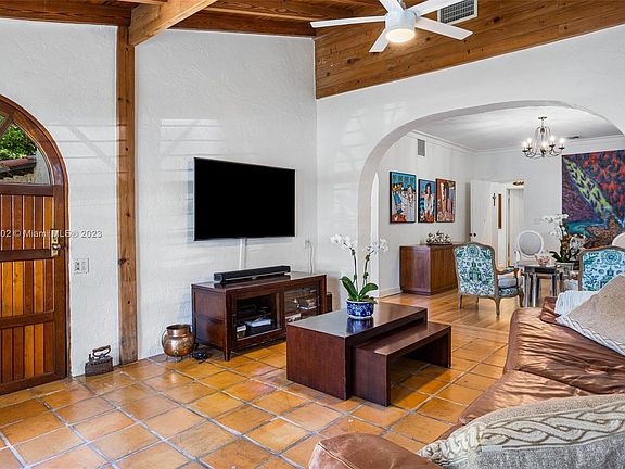 3rd image of 410 Sarto Ave