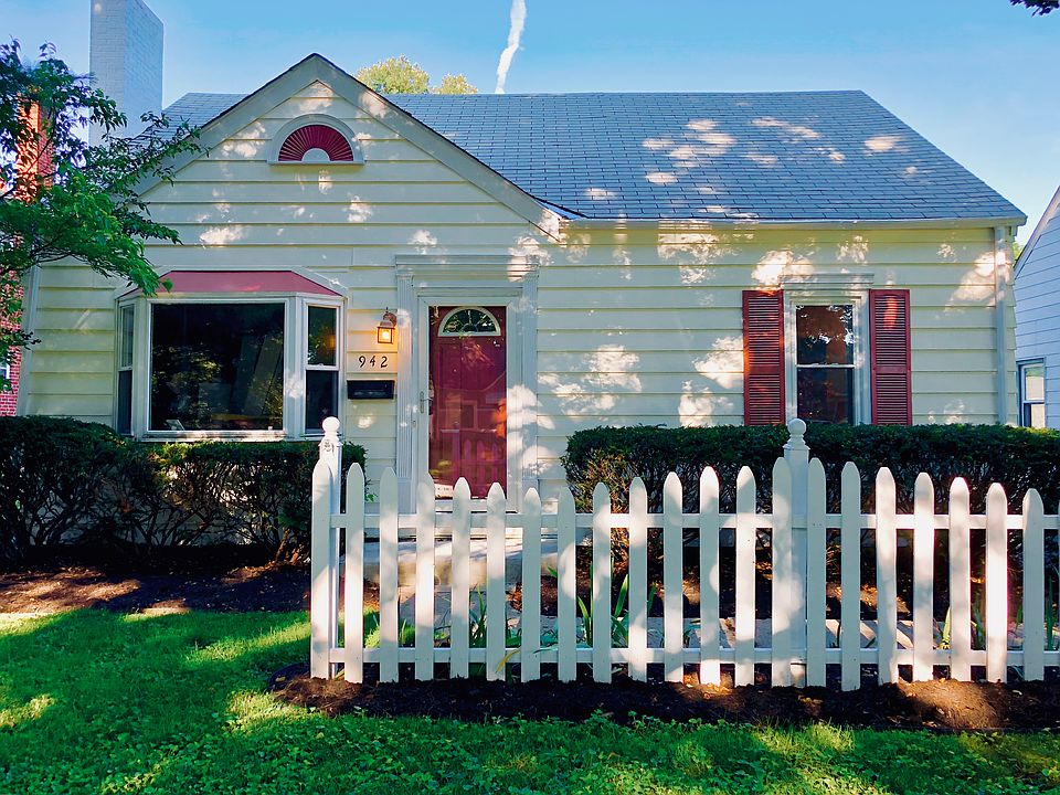 Adorable curb appeal