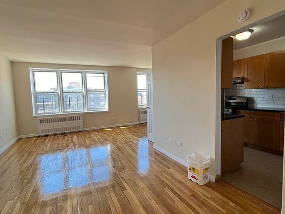 3rd image of 3324 Parsons Blvd APT 6A