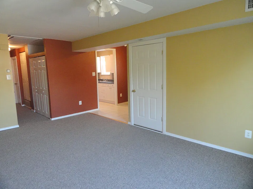 9436 Woodbridge Rd #B