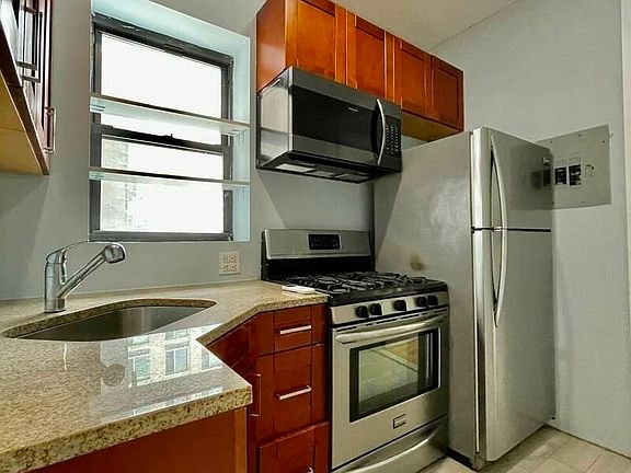 2nd image of 681 Lincoln Pl #3D