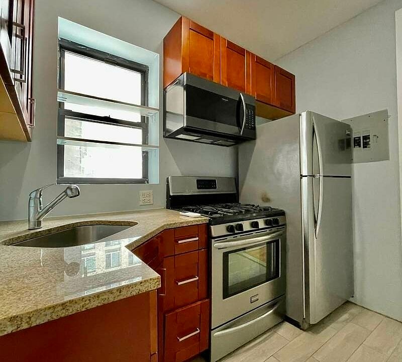 1st image of 681 Lincoln Pl #3ER