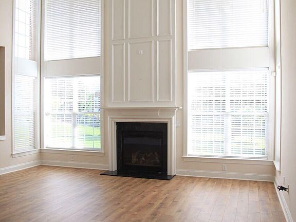 5th image of 429 Willow Brook Dr