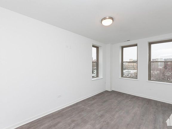 5th image of 940 W Winona St APT 802L