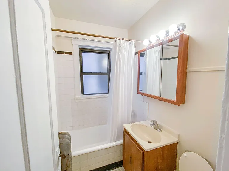 512-20 W. Cornelia — Photo 18