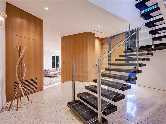 3rd image of 513 Konstanty Cir