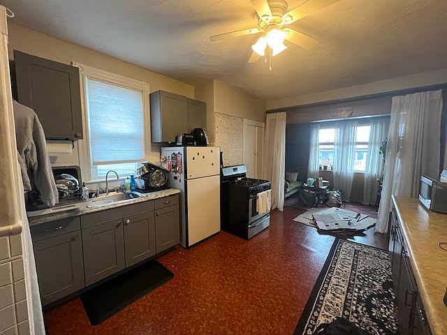Eat-in kitchen