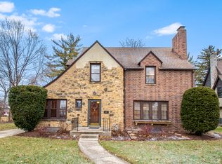 355 Lawndale Ave, Aurora, IL 60506