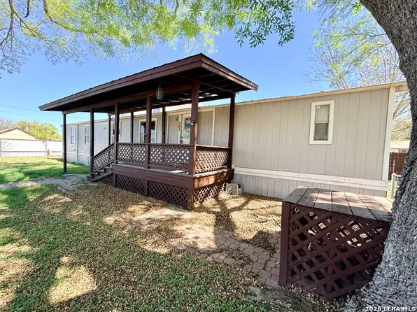 161 Water St #A, Pipe Creek, TX 78063
