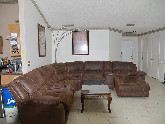 3rd image of 820 Spicewood Dr