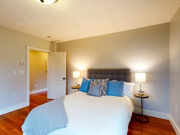 18 Pembroke St #8, Somerville, MA 02145