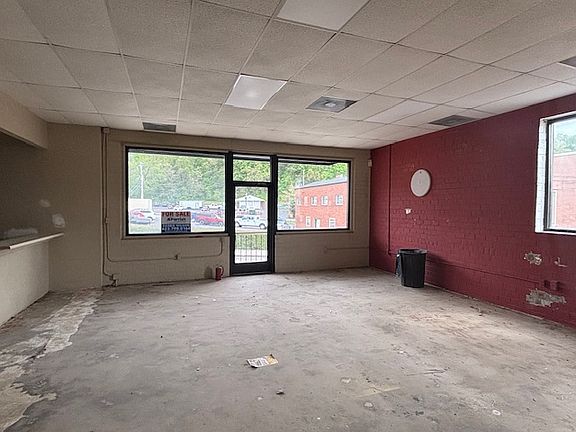 3rd image of 105 College St N #1