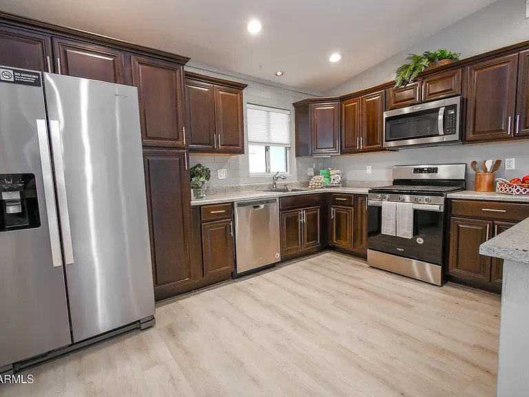 1012 E Henry St — Photo 8