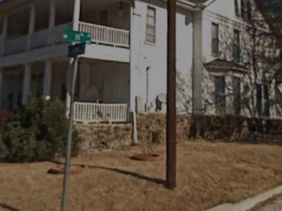 2nd image of 1202 N Oak Ave