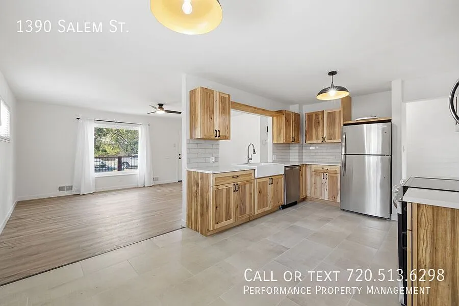 1390 Salem St
