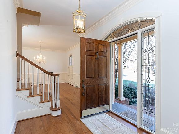 4th image of 2613 Colecreek Ln