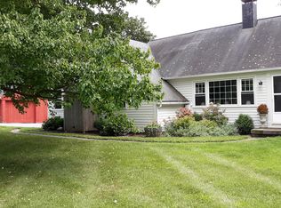 15 Chatfield Dr, Lakeville, CT 06039