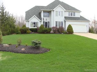 6579 Aiken Rd, Lockport, NY 14094