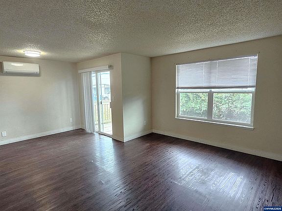4th image of 1725-1731 Salishan St SE