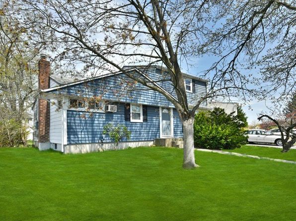 3981 Old Post Road, Seaford, NY 11783