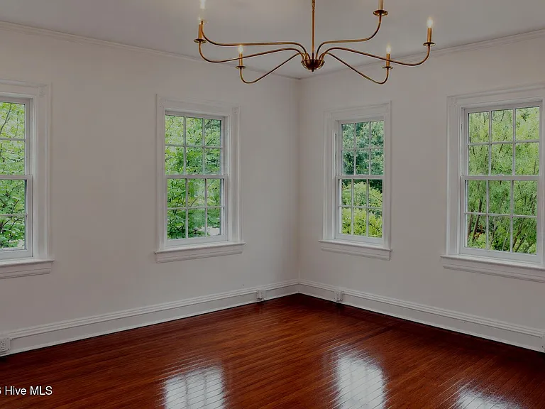 124 NW Broad St #1 — Photo 2