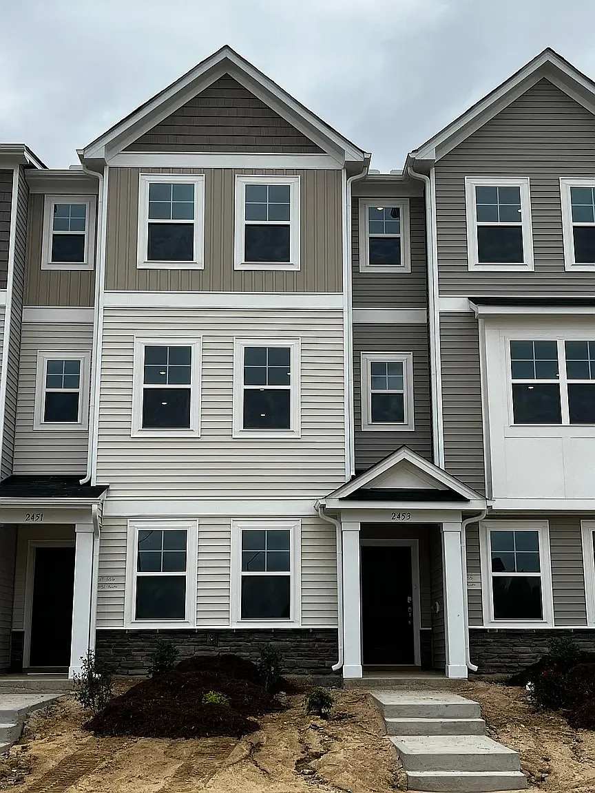 3 bed, 1750 sqft, $1,925 — Photo 2