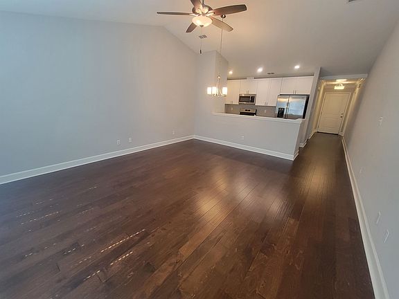 2nd image of 927 Chase Creek Cir
