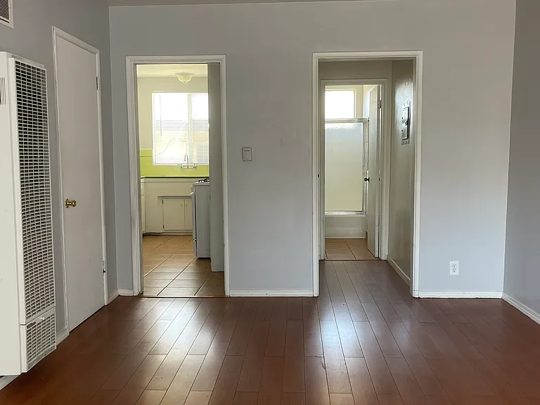 5110 Harold Way Apartments — Photo 2
