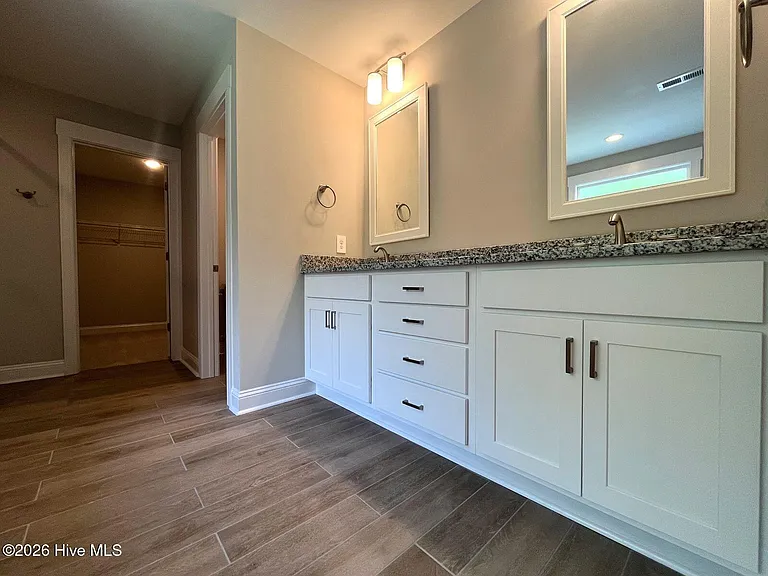 404 Endicott Ct — Photo 29
