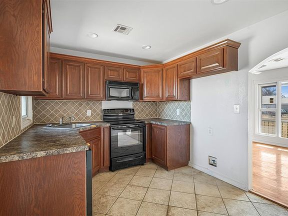 5th image of 419 McArthur Blvd