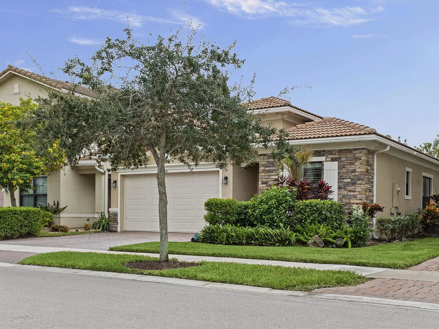 3 bed, 2.5 bath, 1768 sqft, $4,200 — Photo 4