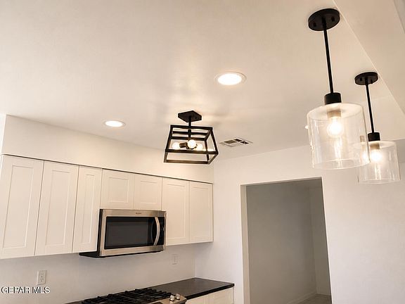 3rd image of 6648 Mariposa Dr