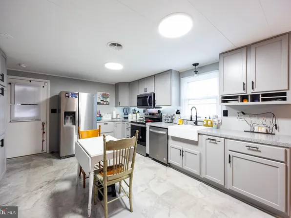 101 Saint Andrews Dr, Martinsburg, WV 25403