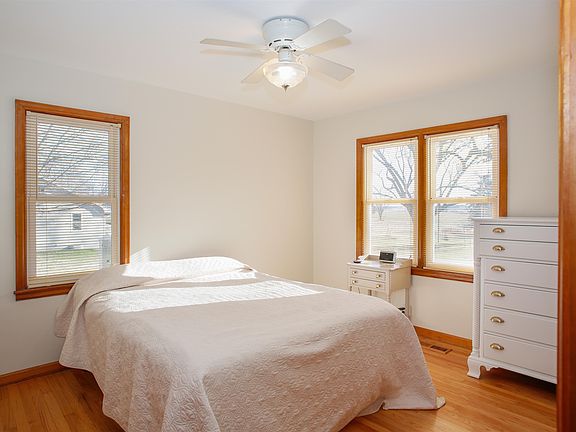 5th image of 120 E Washington St