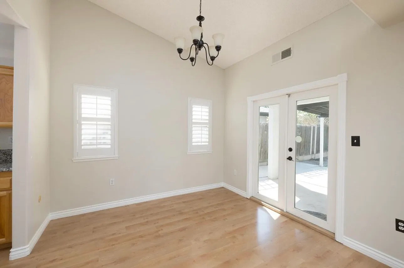 3 bed, 1345 sqft, $2,250 — Photo 3