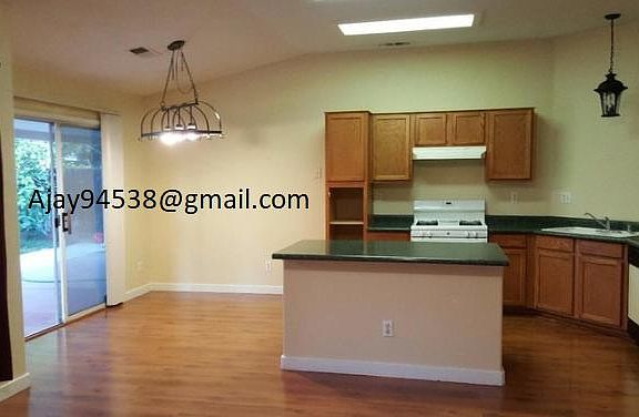 4th image of 2560 E Hillview Ave