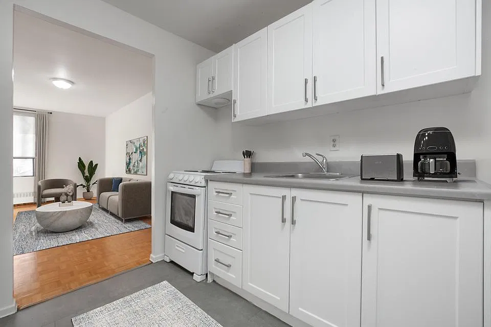 779 Danforth Ave